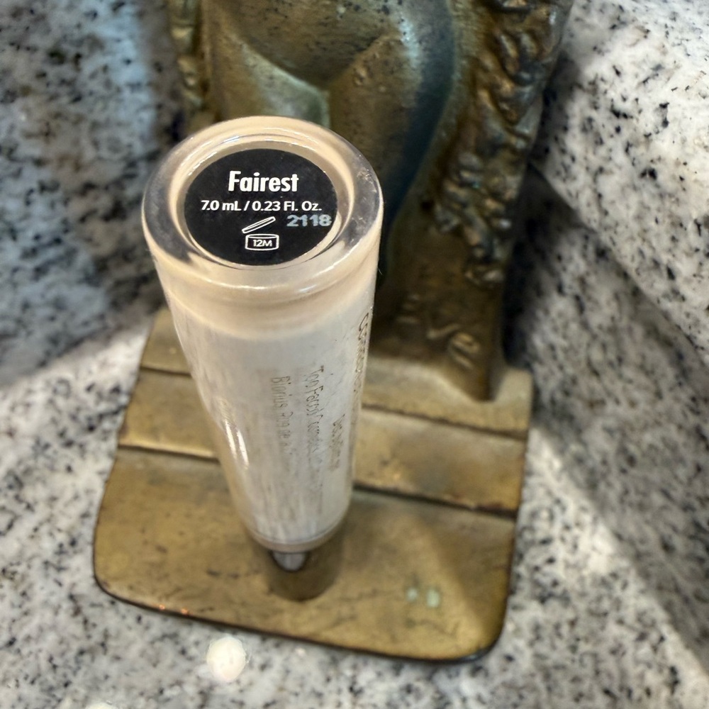Too Faced Born This Way Naturally Radiant Concealer - Fairest - Picture 4 of 5